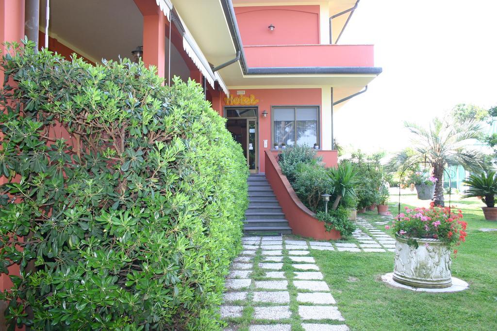 Hotel Le Rotonde Massaciuccoli Ngoại thất bức ảnh
